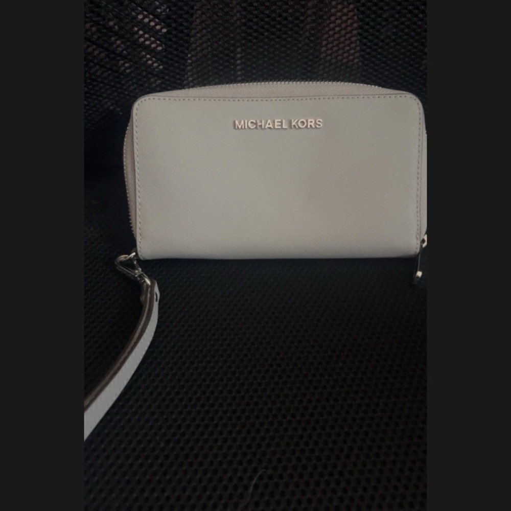 Michael Kors Wallet Solid Pattern And Med Size Au… - image 1